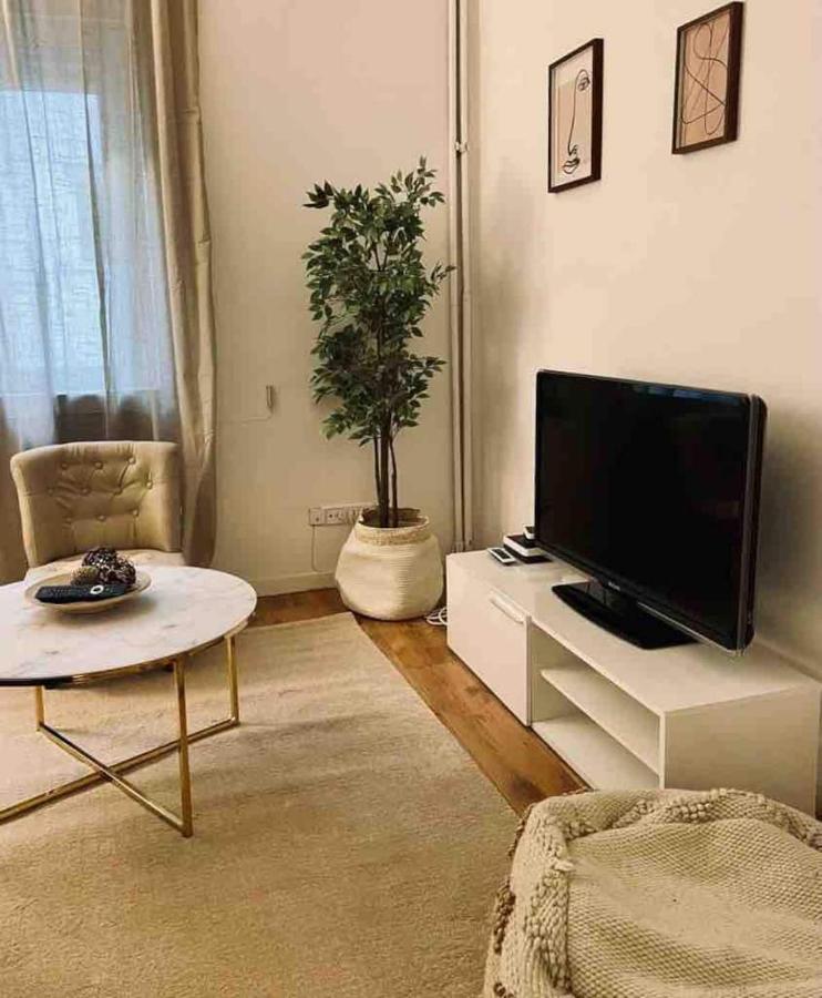 Excelente Piso De 3 Habitaciones En La Latina Madrid Extérieur photo